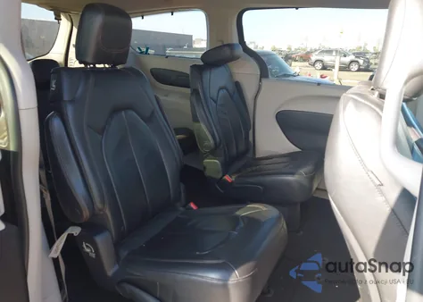 2017 Chrysler Pacifica Touring-L z USA, uszkodzony, nr VIN 2C4RC1BG7HR702459